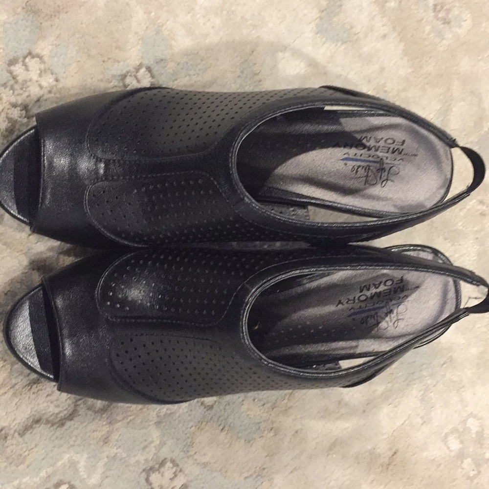 Life Stride Black Heels